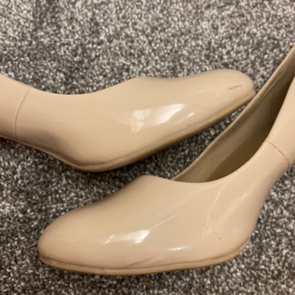 Beautiful Nude Pumps size womens 7 wide - Picture 7 of 7